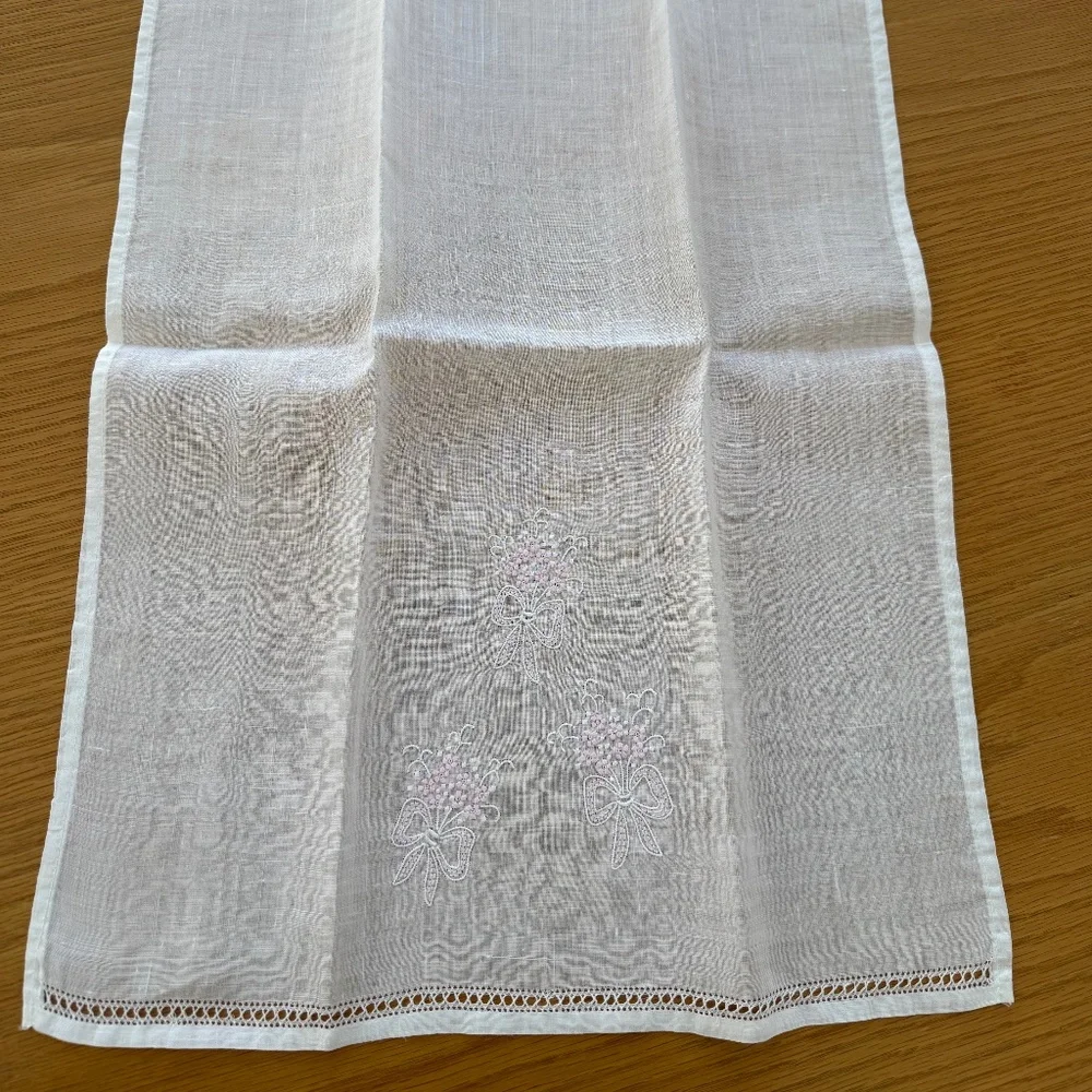 SET OF 3 VINTAGE HAND TOWELS